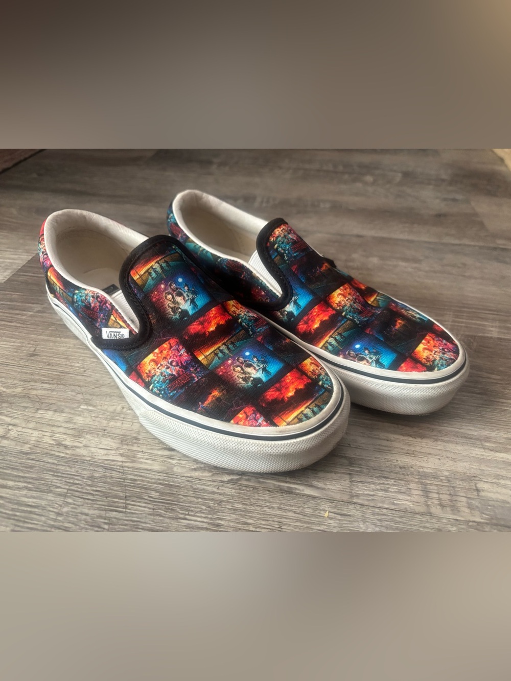“Stranger Things”Vans Slip-On Sneakers